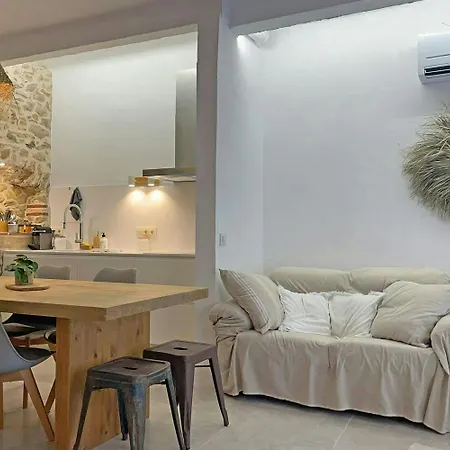 Luxury 8p Town House In Center Lescala 50m Holiday home