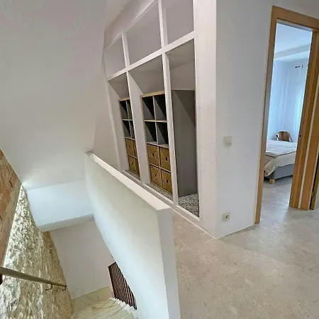 Luxury 8p Town House In Center Lescala 50m Holiday home