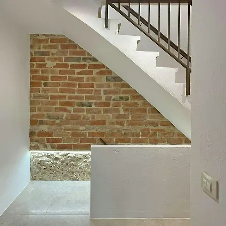 Luxury 8p Town House In Center Lescala 50m