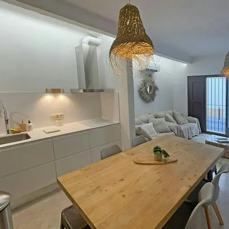 Luxury 8p Town House In Center Lescala 50m Holiday home