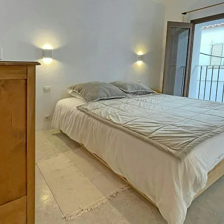 Luxury 8p Town House In Center Lescala 50m *
